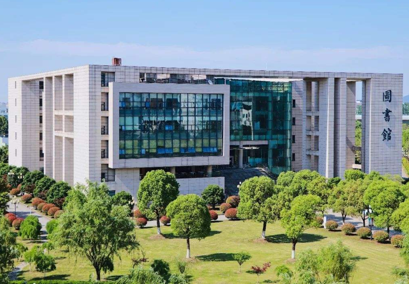 国内“医药类”大学排名出炉，第一位的大学，面积仅一个足球场大