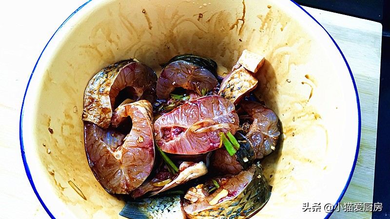 图片[9]-鱼肉和猪骨头的新吃法 做法不用油 就做出了非常好吃的美味-起舞食谱网