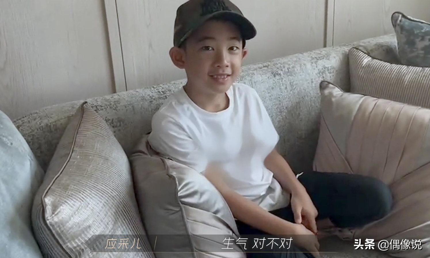 8岁jasper出镜《披荆斩棘》为陈小春庆生，用词贴心，一碗水端平