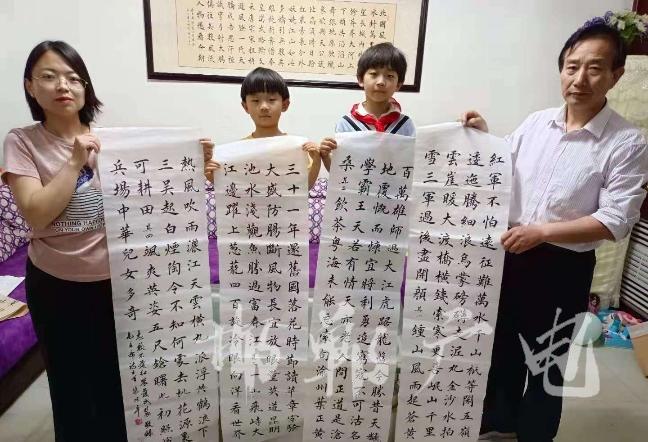 河北省邯鄲市肥鄉(xiāng)區(qū)第三中學(xué)最美家庭(圖1) 河北省邯鄲市肥鄉(xiāng)區(qū)第三中學(xué)最美家庭(圖1)