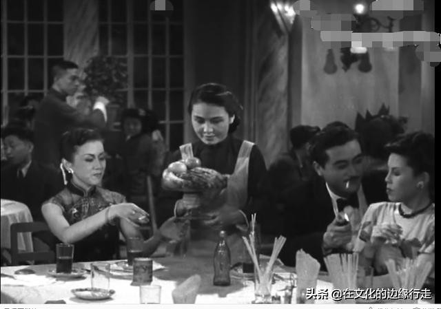 《一江春水向东流》里主角大都纪实表演，而配