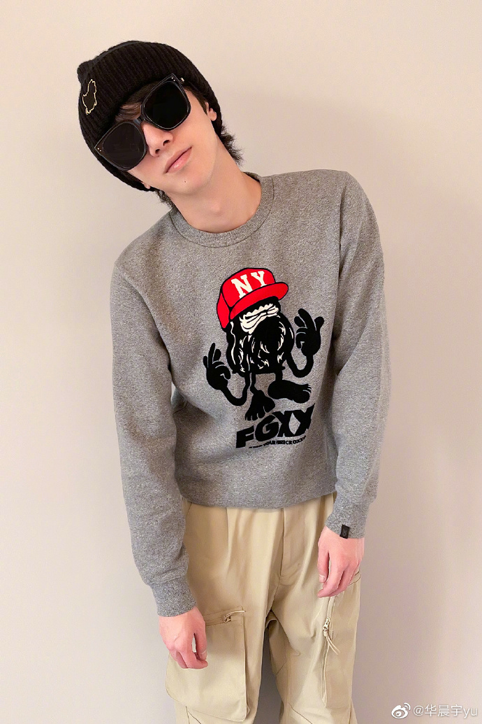 Particular ceremony feels! Hua Chenyu is worn 8 years same the dress is celebrated unripe, pose article record is not poor