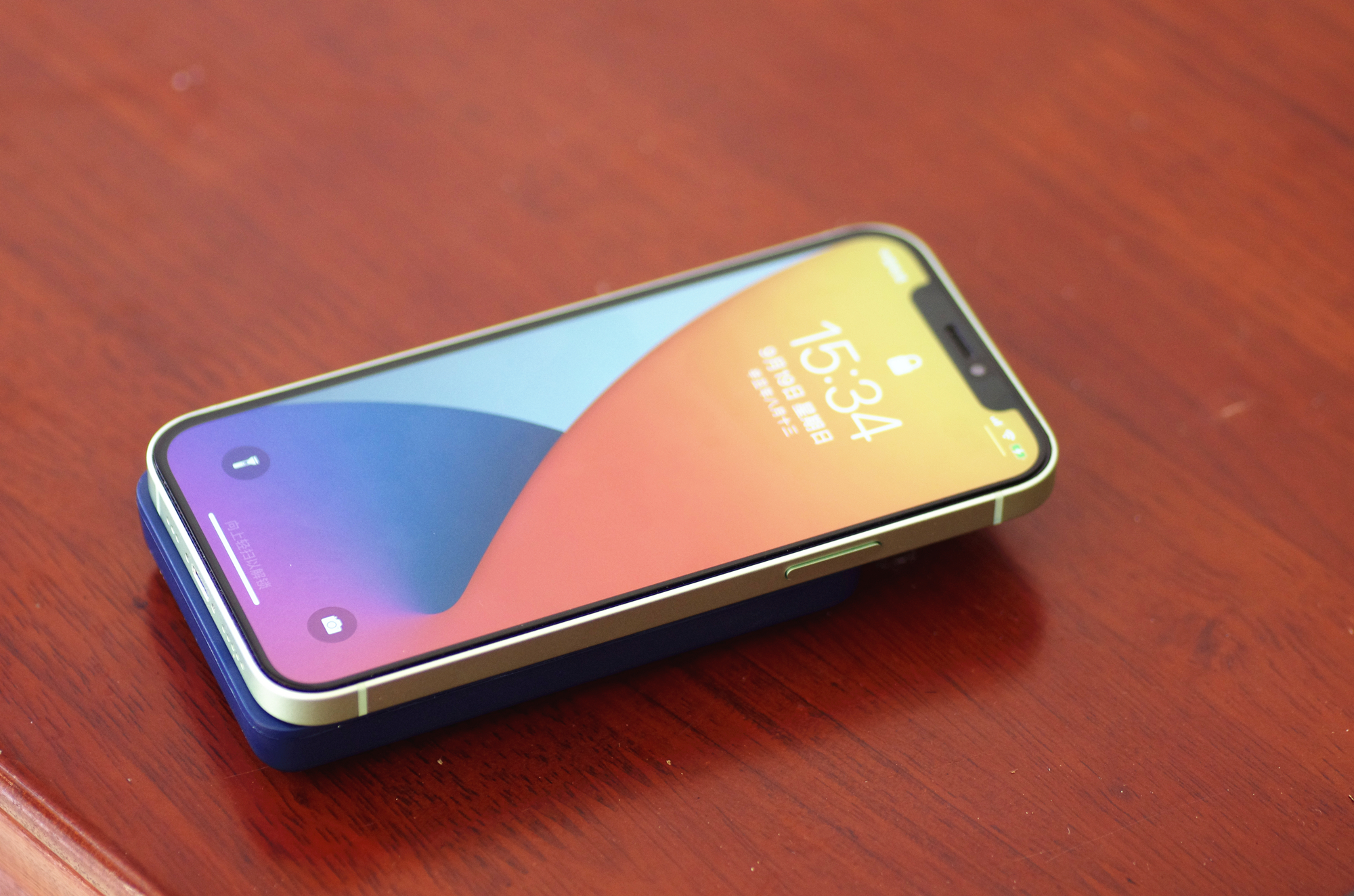 努比亚MagSafe磁吸充电宝，解决iPhone 12低电量焦虑