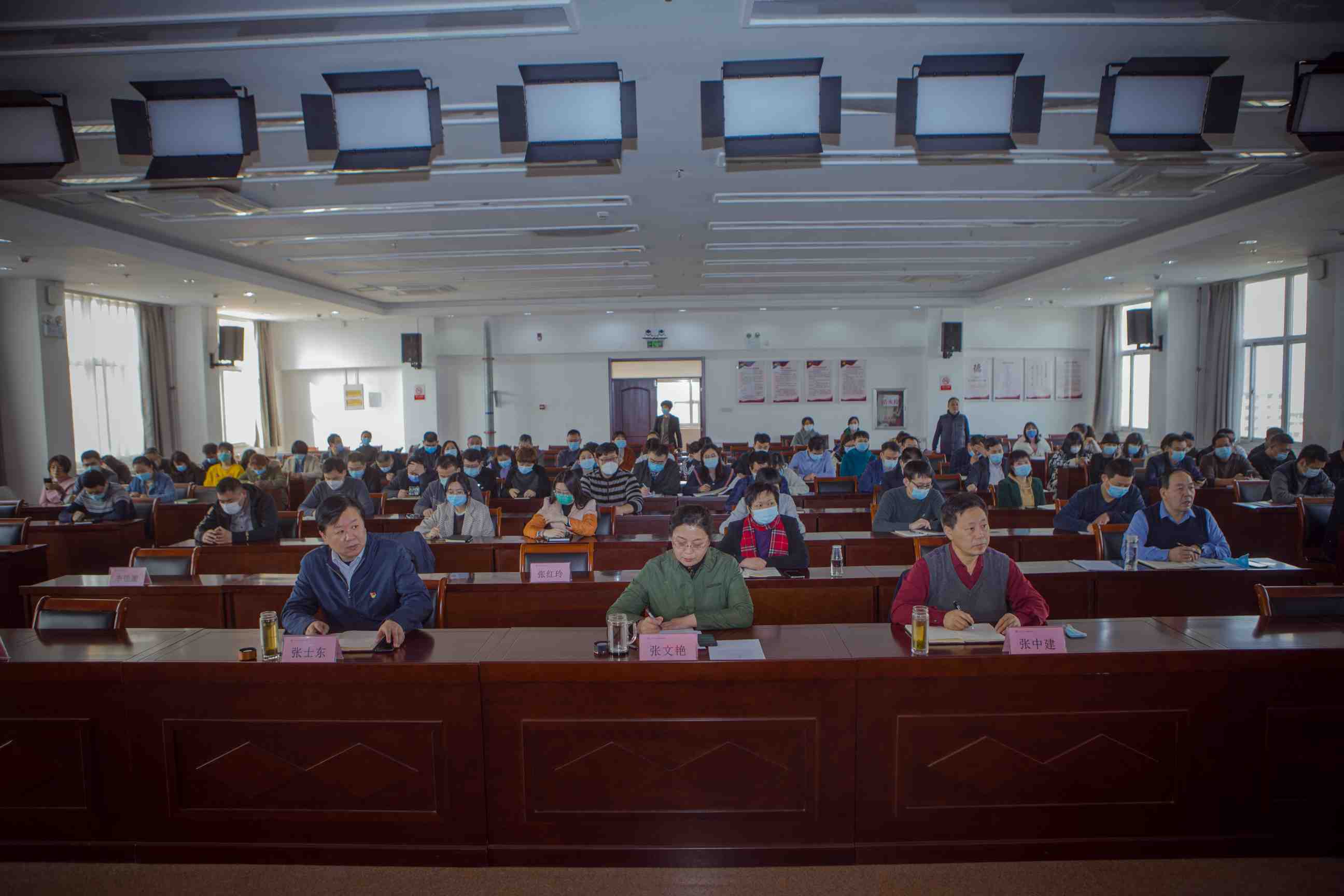 疫苗接種速度直接影響抗疫成果，疫苗是全球共同理性選擇