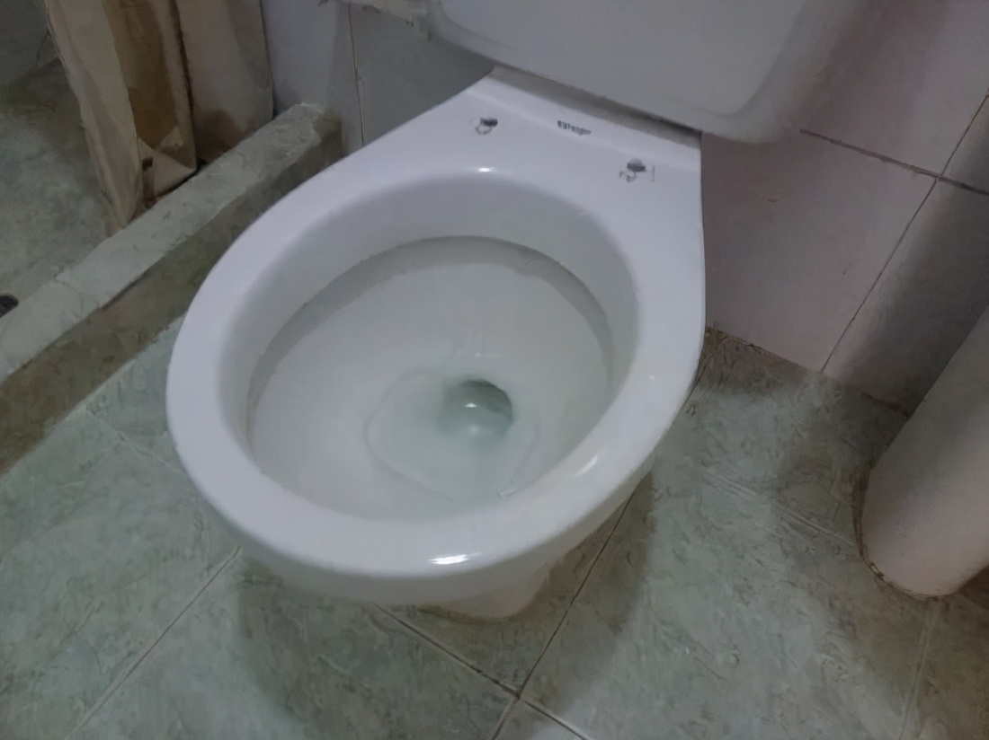 Why are there no toilet seats in Mexican toilets? iMedia