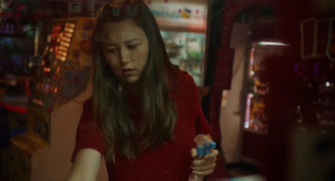 年幼弟妹要照料，瘾君子母亲要供养，这个高中