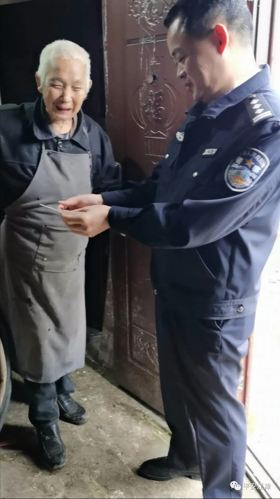 江津区|津城警事 | 小小身份证 搭建警民“连心桥”