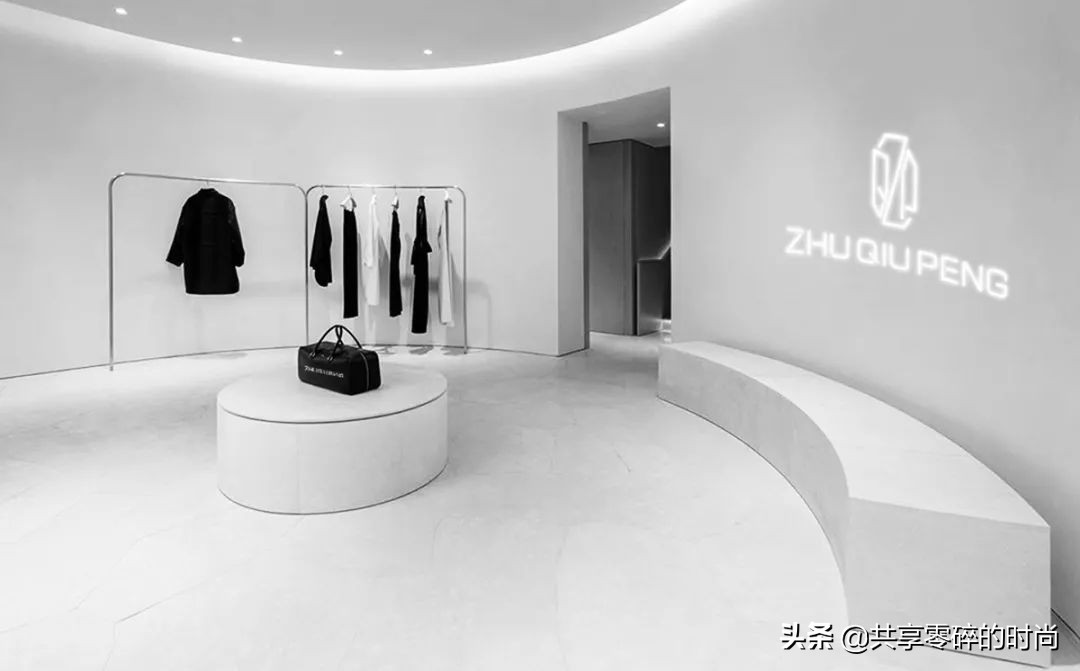 设计师品牌范思哲2021秋冬时装Versace越来越潮了
