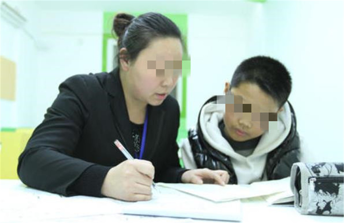 有种“师生默契”叫家长签名，学生自觉没破绽