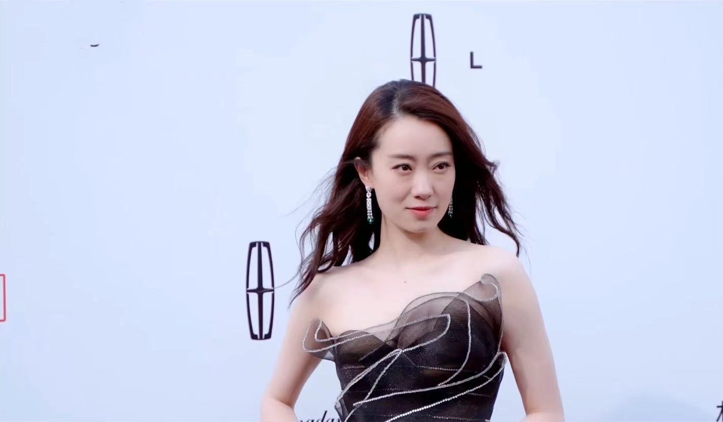 風(fēng)尚盛典顏值比美：baby勒出螞蟻腰，44歲曾黎像吃了防腐劑