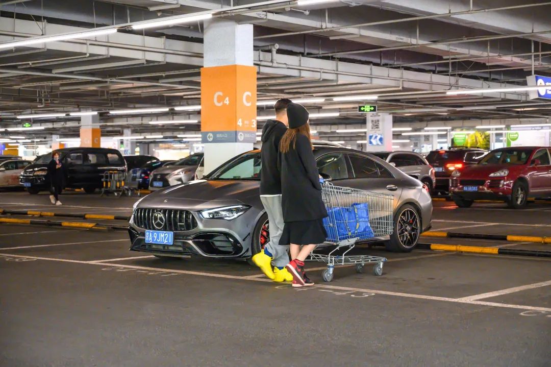 2.0T发动机原厂421马力，这款奔驰钢炮有何过人处