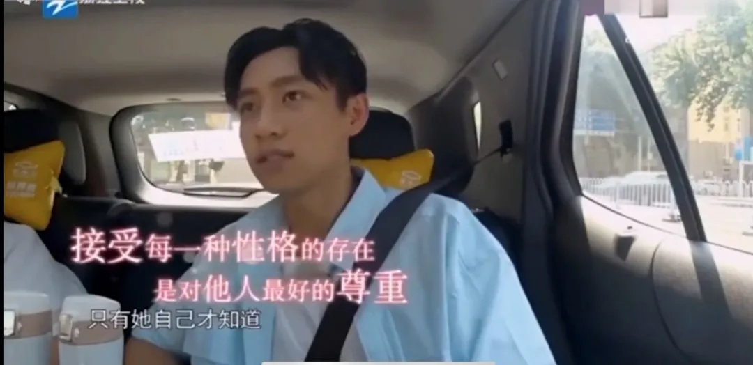 郑爽落泪自称太懂事，镜头背后却总在搞事情，魏晨一语道破真相