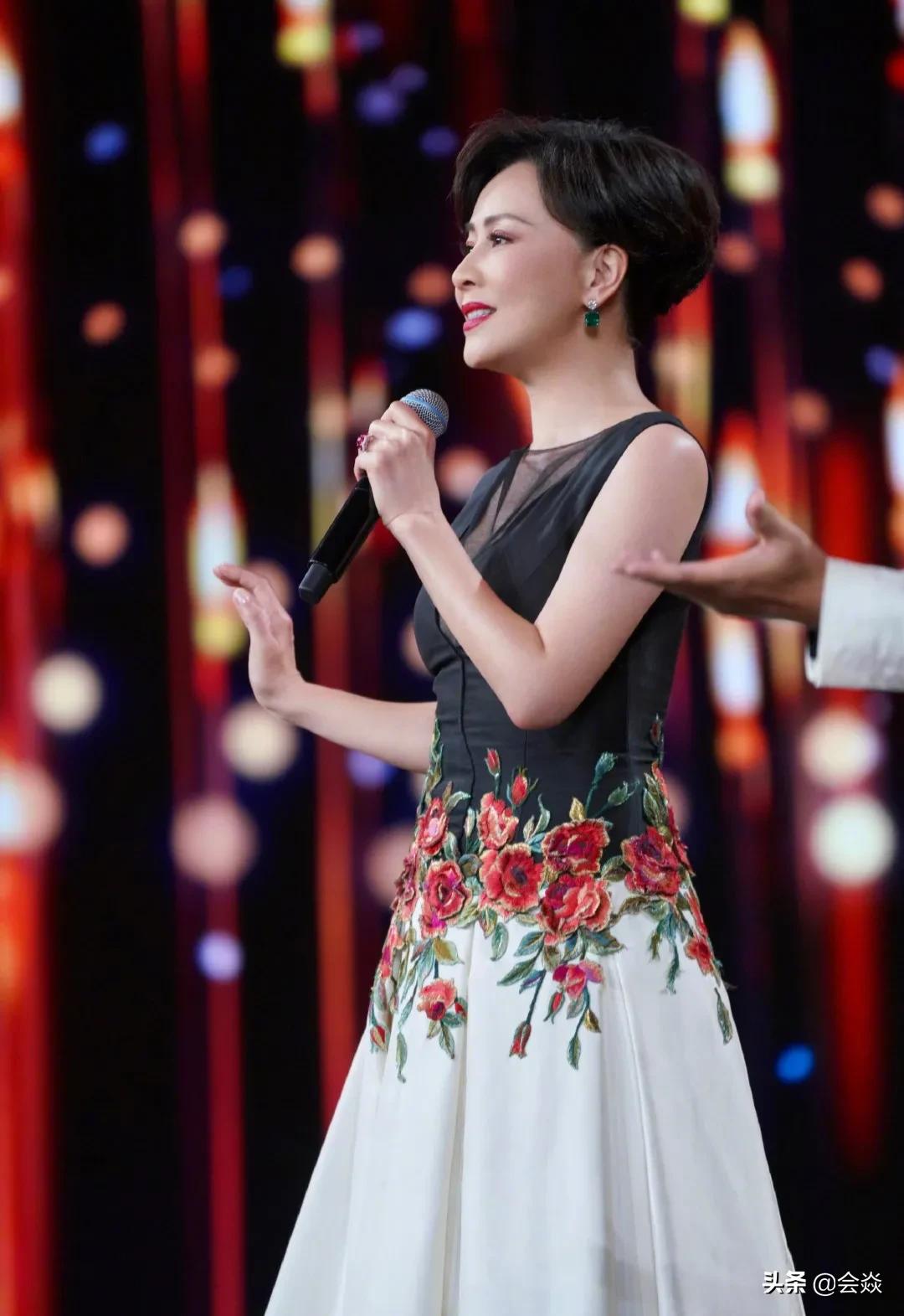 CCTV National Day Gala stars sing: Carina Lau is stunning, Tao Liu is ...