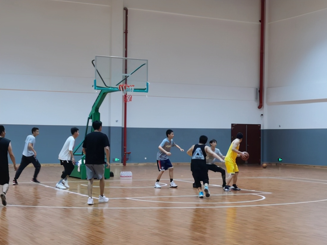 燃！医药职专首次师生篮球友谊赛来袭，热血现场精彩奉上