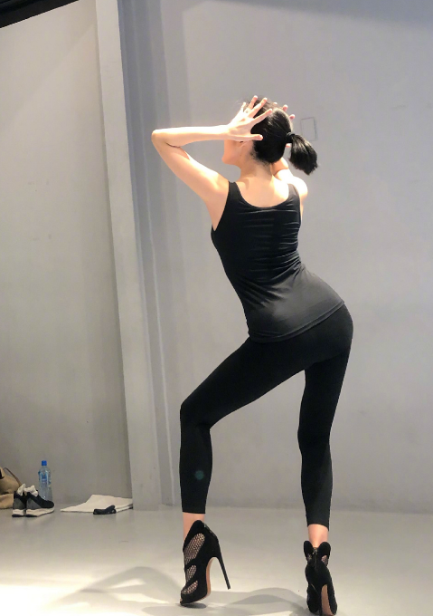 小S與大女兒合照，擔心被艷壓耍小心機，配文疑暗示要參加浪姐？