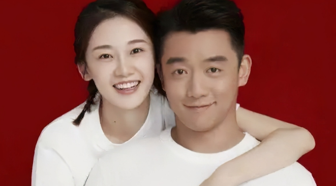 郑恺为女儿办百日宴，苗苗打扮得低调简朴，郑