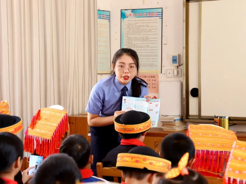 “蒙检说法”团队送法进瑶乡
