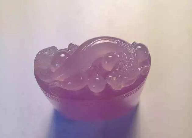 红翡绿翠紫为贵：倾国倾城的紫罗兰翡翠赏析