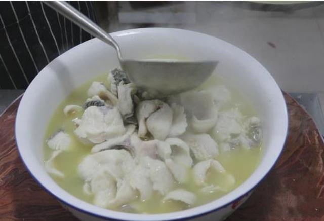 To make sauerkraut fish, whether to put sauerkraut or fish first, 10 makes 9 people wrong, no wonder the fish is heavy and not fresh
