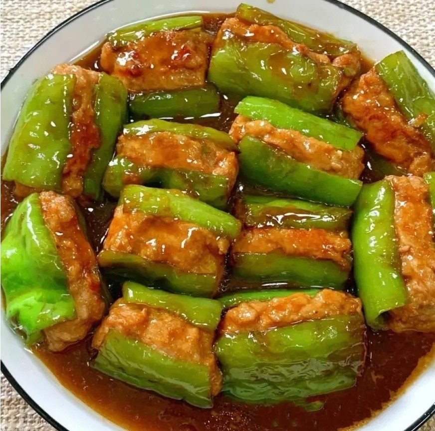 青椒酿肉，这样做好吃入味又下饭，一口下去简直不要太满足