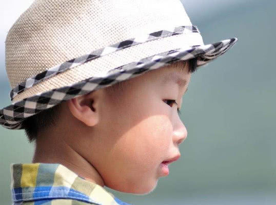 妻子河边意外去世，3年后儿子指着电视叫妈妈，