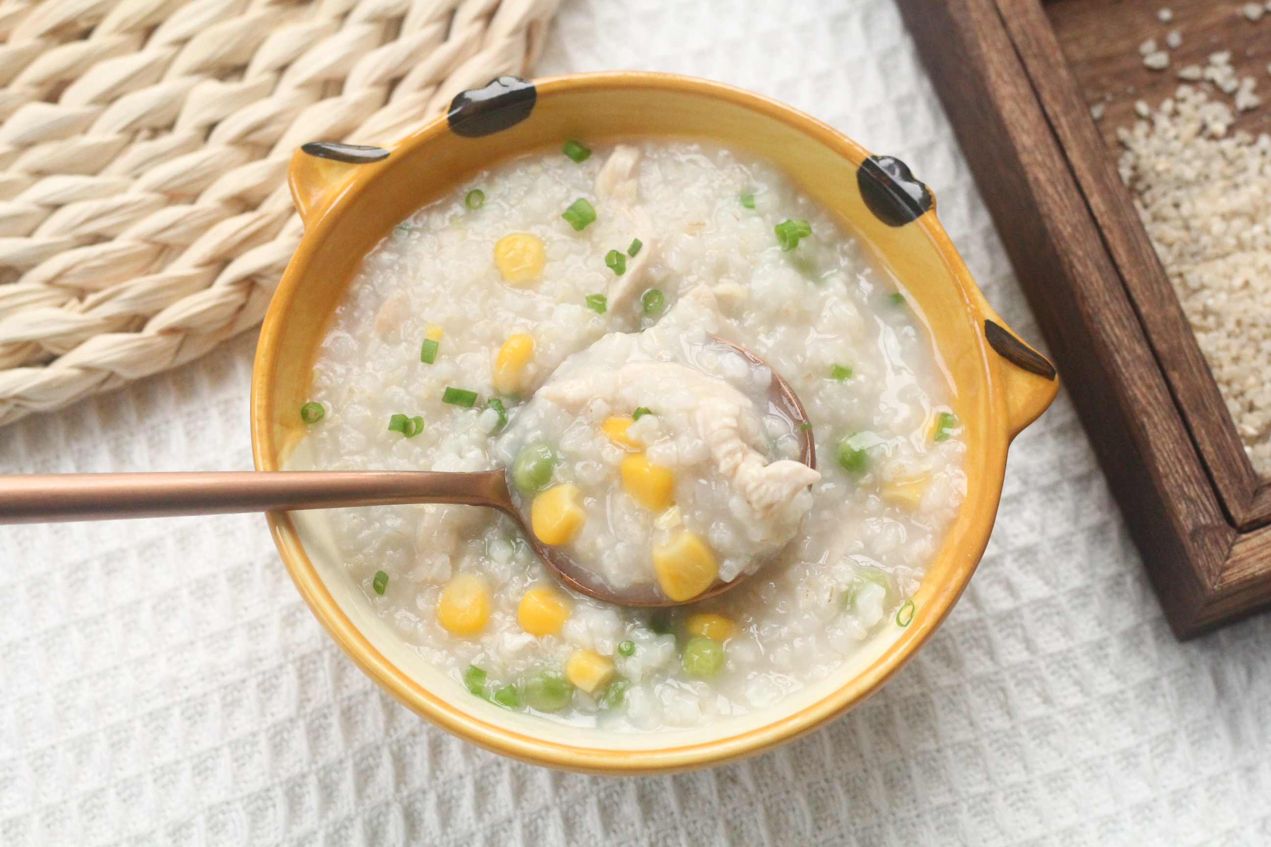 营养鸡胸肉豌豆粥，早餐的好选择，滋补身体，鲜美好喝