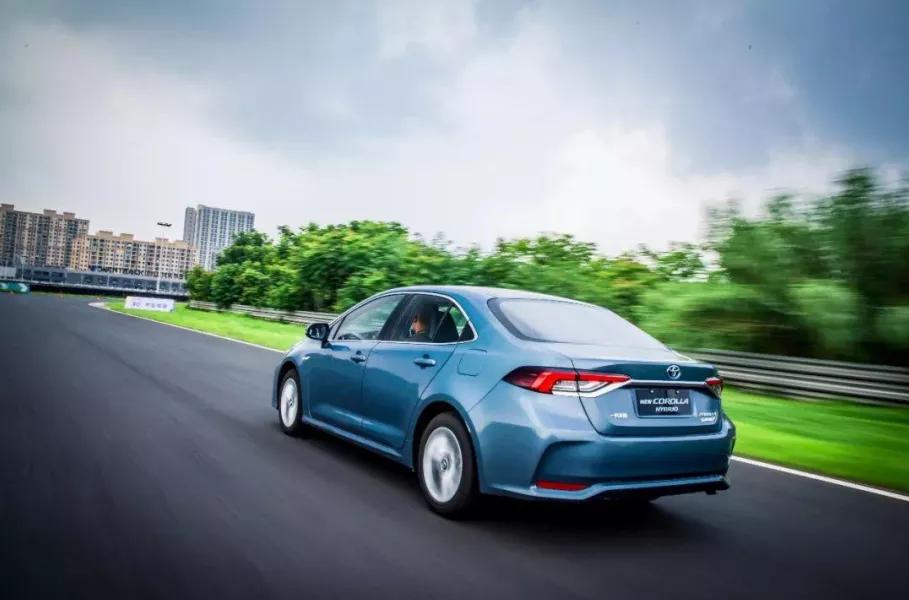 汉兰达不再独领风骚，卡罗拉、雷凌后哪款丰田车型能封神？