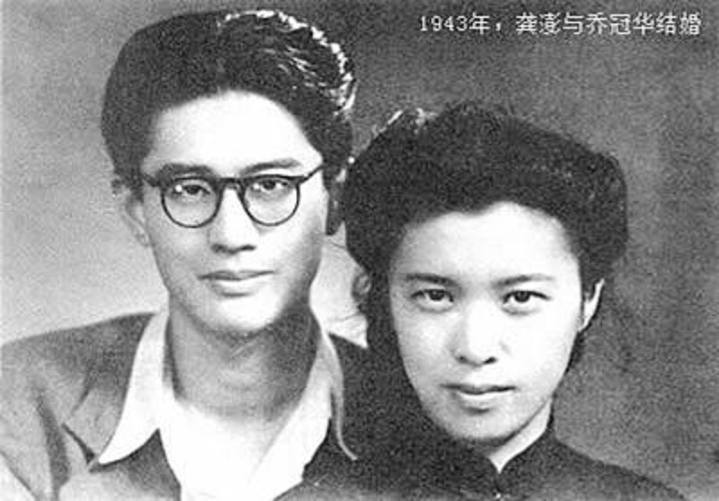 毛泽东：一文能顶两个坦克师，联合国大会上仰天大笑，乔冠华有多强？
