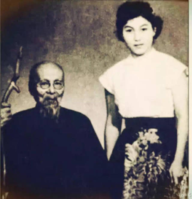 妻子画了一幅虾，齐白石看完说到：画的跟我一