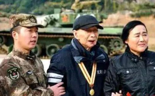 94岁抗战老英雄，因战争双目失明，生前提出一愿望，军方：安排