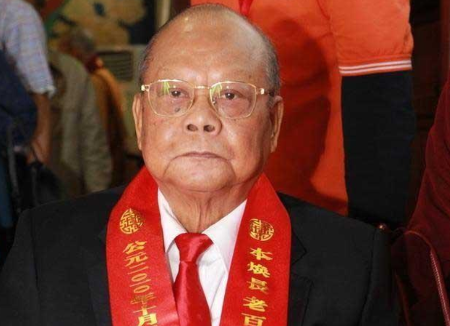 85岁香港富豪财产全捐，25亿都没留给儿子，真正