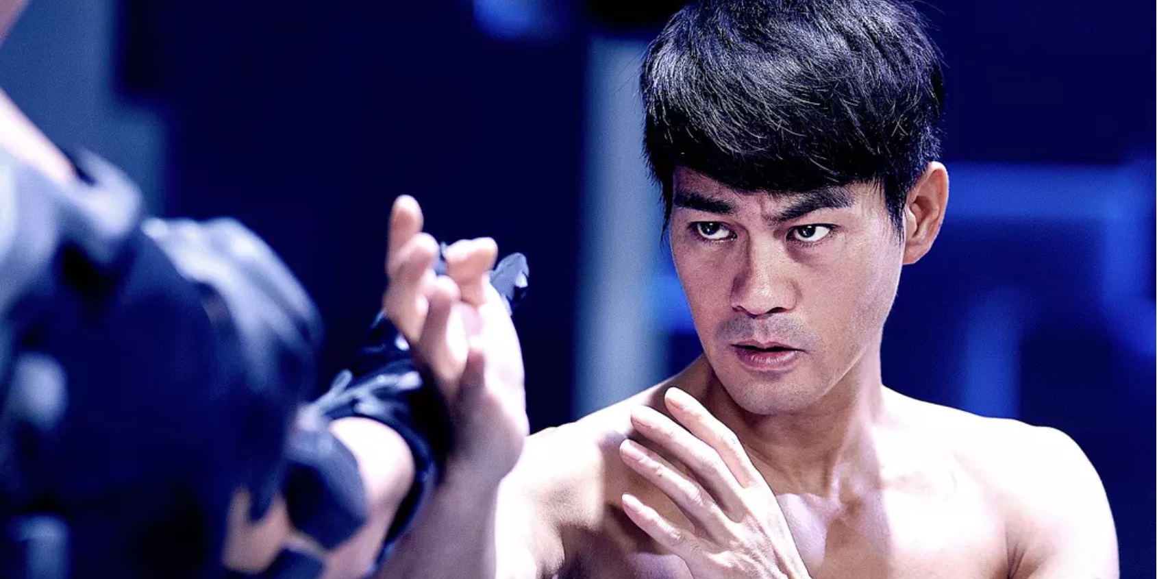 陈国坤8年拍两部戏仍感恩星爷，曾跪在李小龙墓前痛哭，现状如何