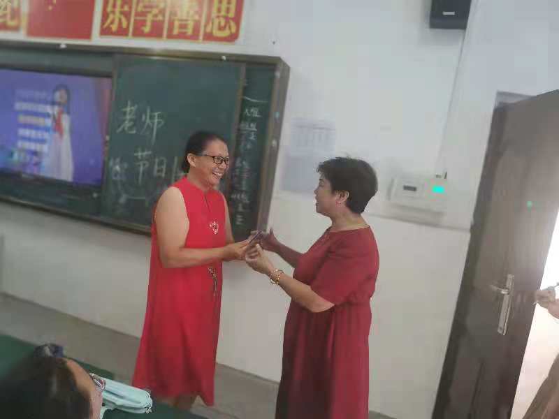 暖心惠师---隆回县东方红小学教师节温馨、幸福