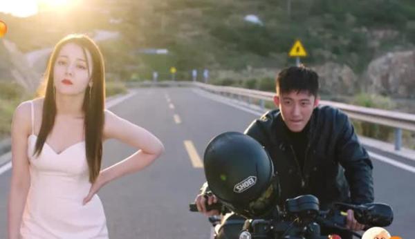 迪丽热巴太倒霉！新剧开播滤镜刺眼剧情狗血，