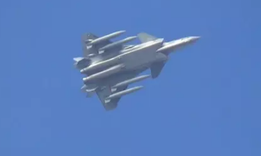 又见喜人一幕！歼20战斗机挂载副油箱试飞，可开