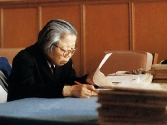 “望你珍摄,吻你万千!”周恩来一生写给邓颖超74封情书,没有一句“我爱你”却经典传世
