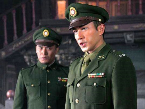 报告导演，国军军官的军装应该这样穿