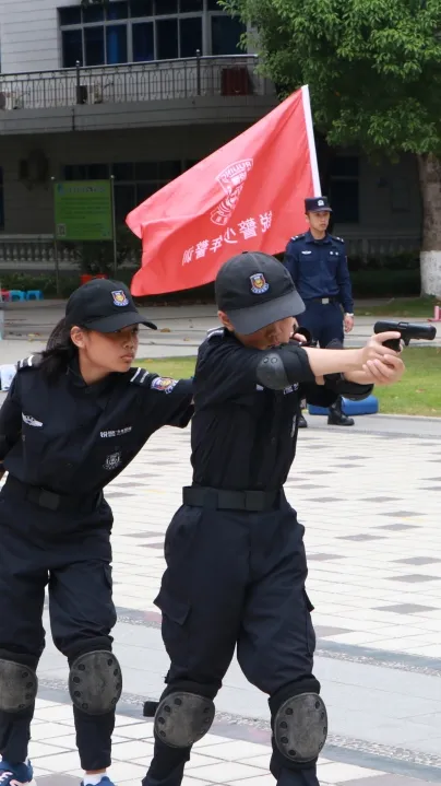 锐警少年警训夏令营：成长，就是不断突破自己