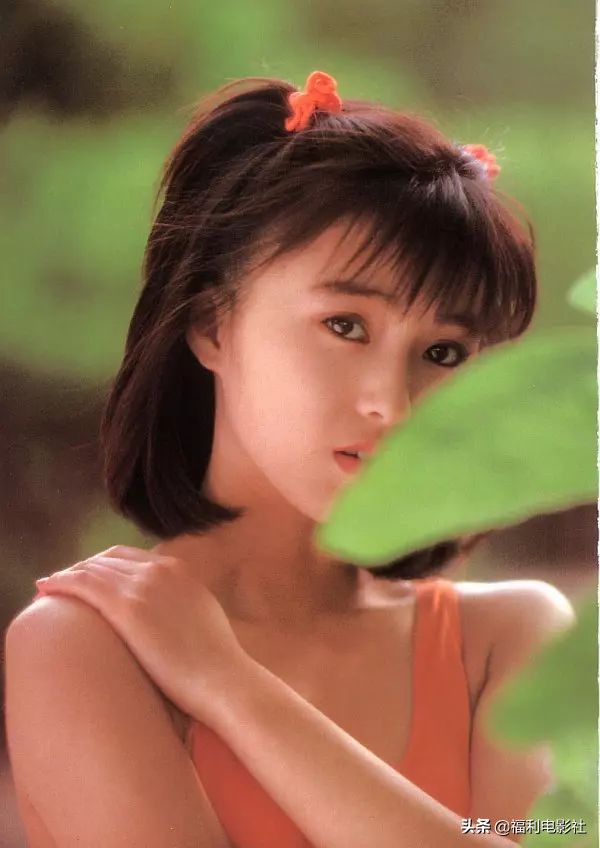 她从歌坛玉女到跨国乞丐，崩盘速度让人瞠目结舌，但谁会给她钱？