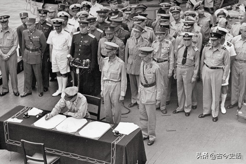 为何日本受降仪式在军舰上举行，因为有人不满，最后妥协的结果