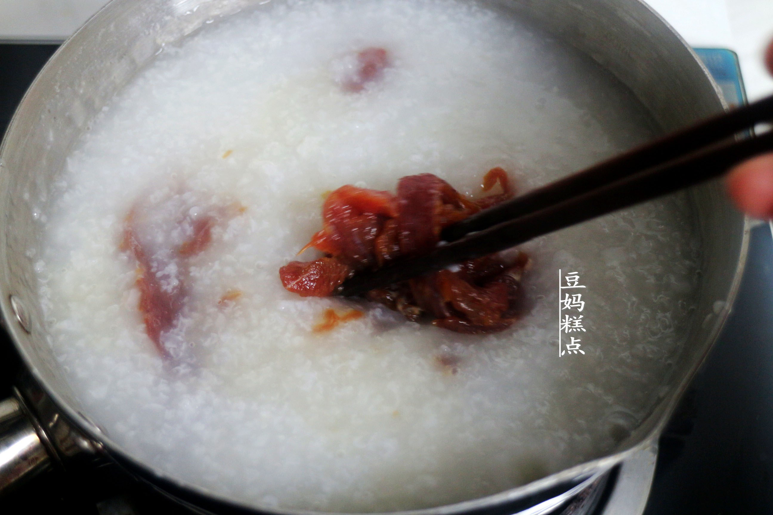 經典廣式牛肉粥的做法，只需10分鐘，肉嫩粥滑