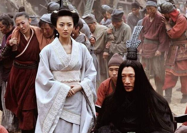 当“资源咖”却被嘲讽，如今降级口碑翻盘，景甜与她的传奇15年