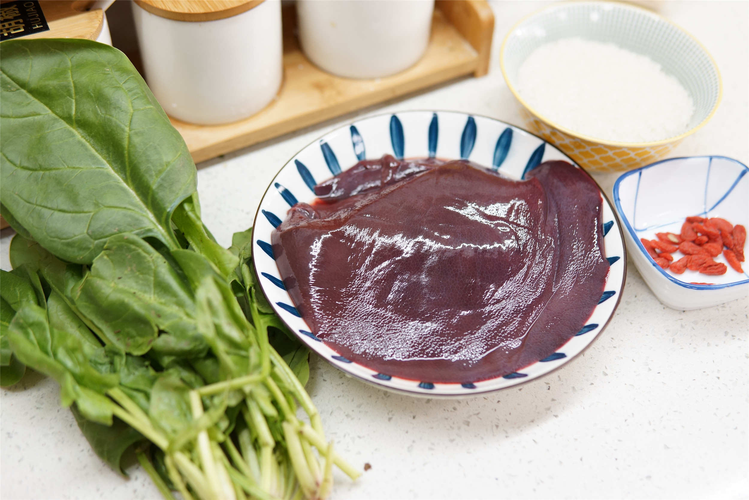 春天要常喝粥，大米加豬肝這樣煮，溫和更有營養，熬一鍋特香