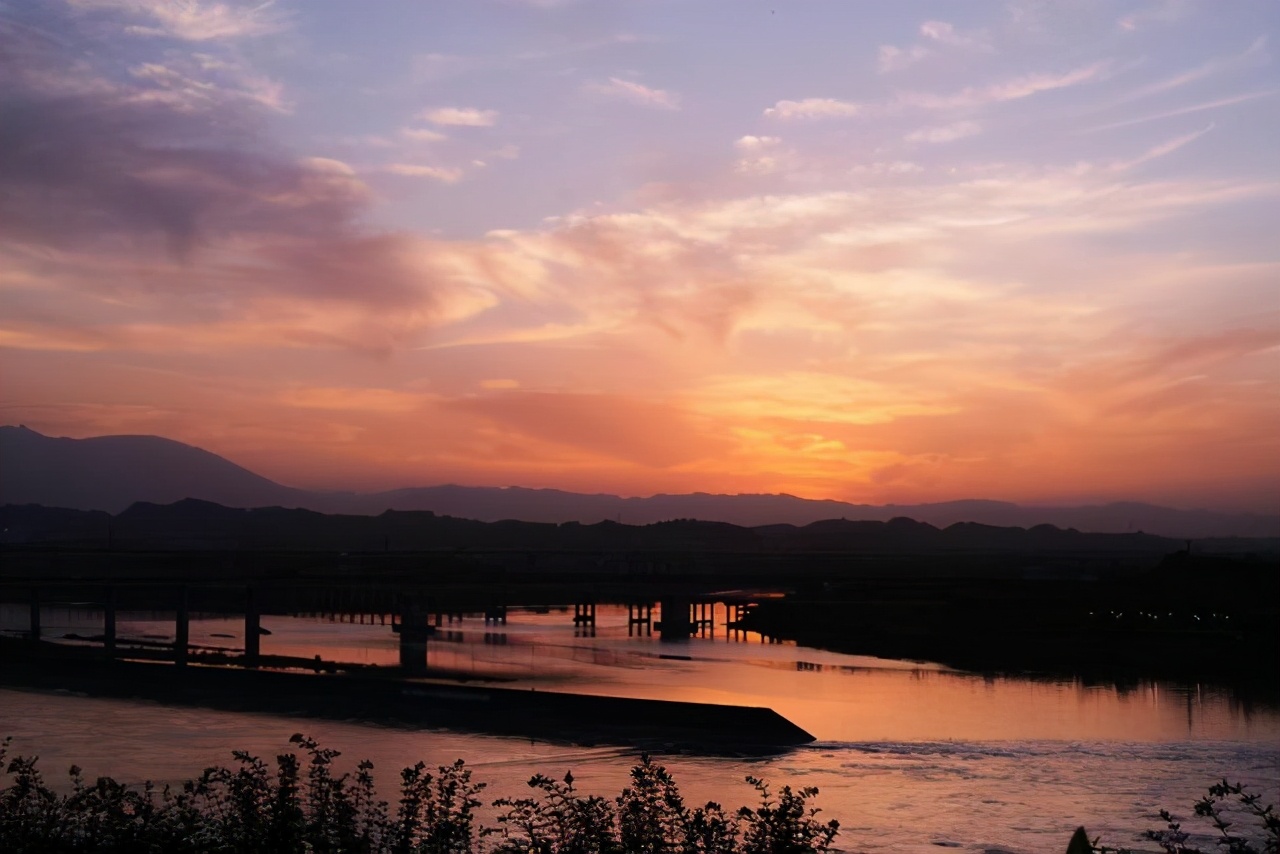 夕阳西下的唯美句子图片 适合发日落的朋友圈图片