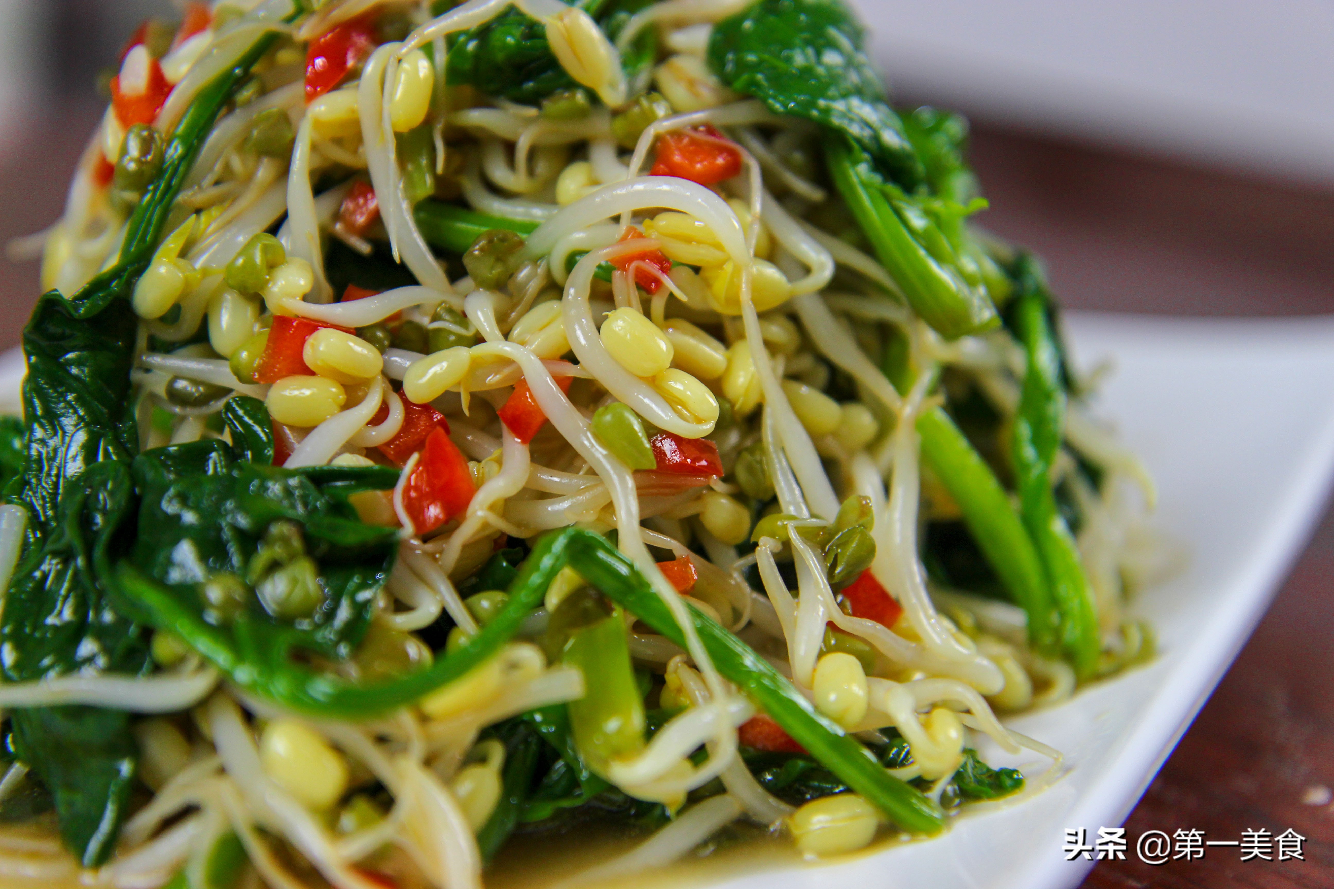 图片[1]-绿豆芽拌菠菜做法 豆芽清脆 菠菜有营养-起舞食谱网