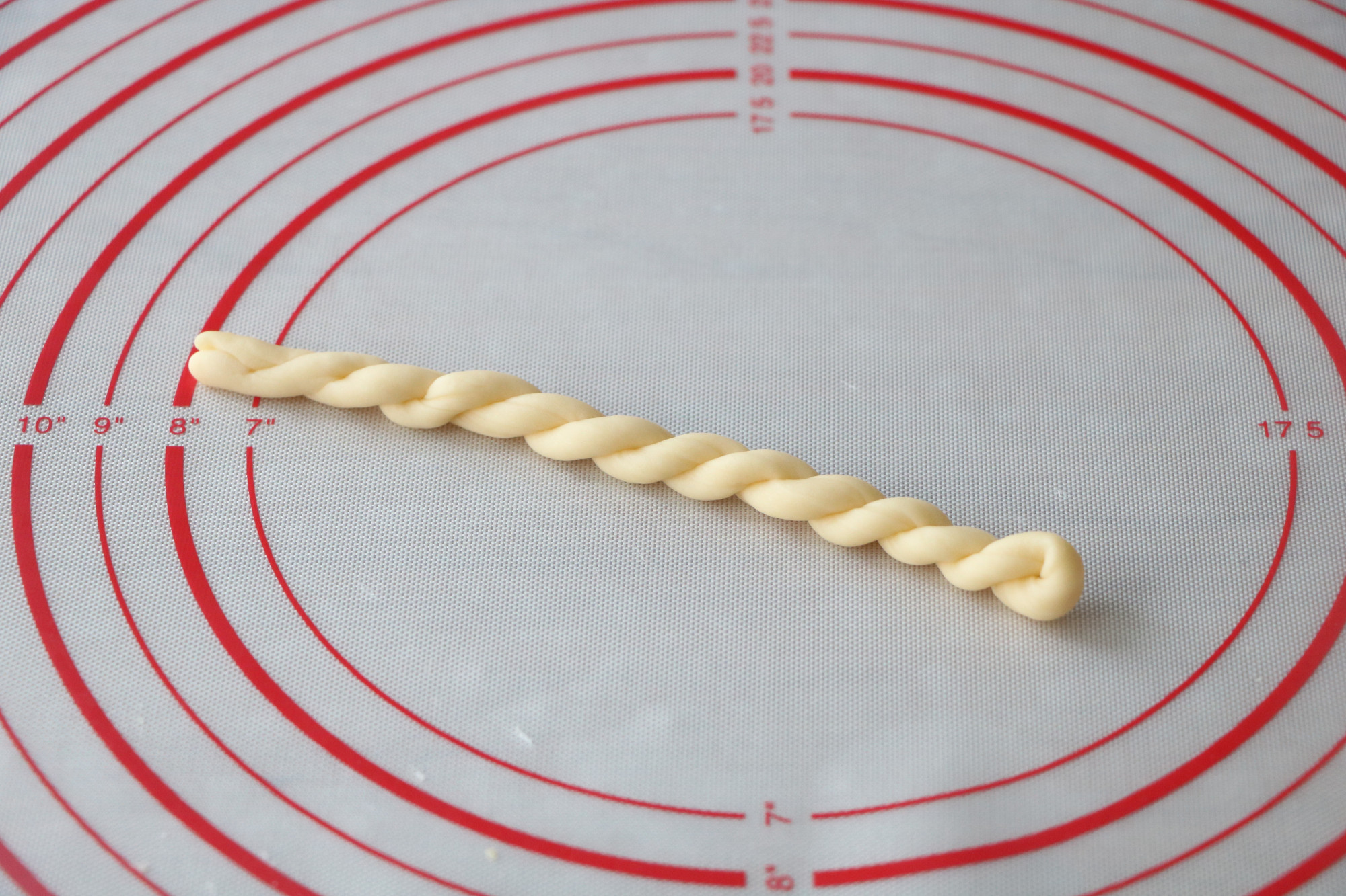 小时候，逢年过节必做的小零食，又酥又脆，制作简单，家人超爱吃