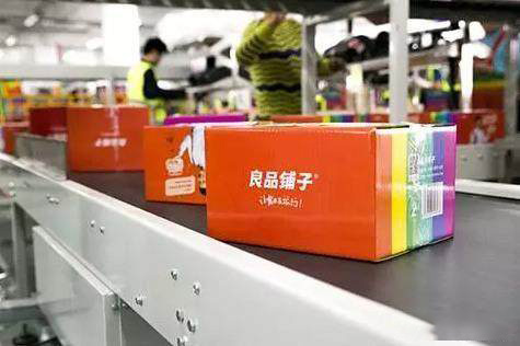 中国零食大王杨红春：弃30万年薪，卖房开小店，一年卖78亿零食