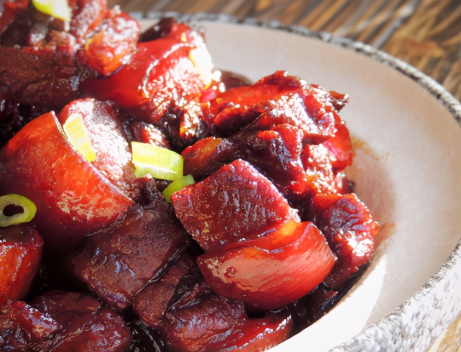 When flesh of the braise in soy sauce that stew, fry candy color or use sauce? Learn right way, sauce of thick oily bare is fat and not be bored with