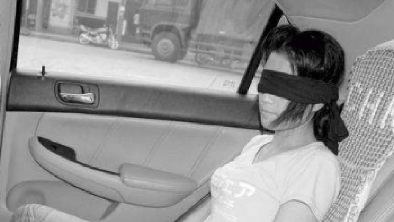 女子绑住自己，给亲生儿子发送"赤身视频&