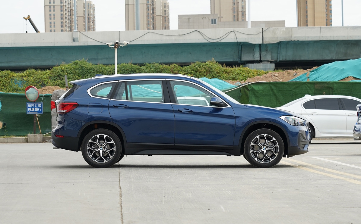 Many people buy the cheapest BMW X1. What is so good about it? - iNEWS